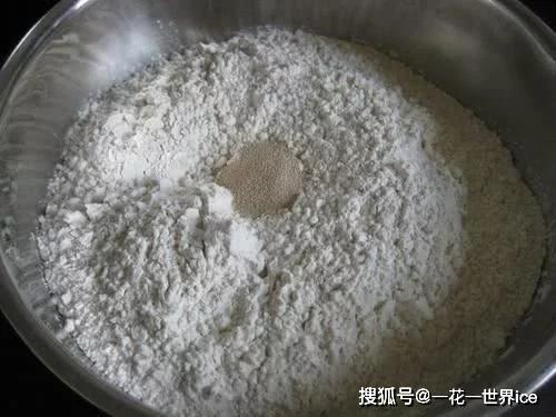 蒸饅頭,只加酵母是不對的,多放這兩樣,饅頭香軟勁道有層次 陽仔